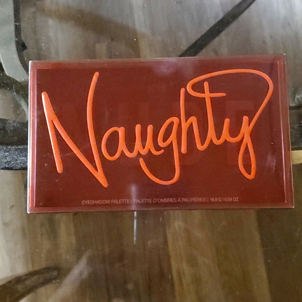 Huda Beauty Naughty Nude Eyeshadow Palette